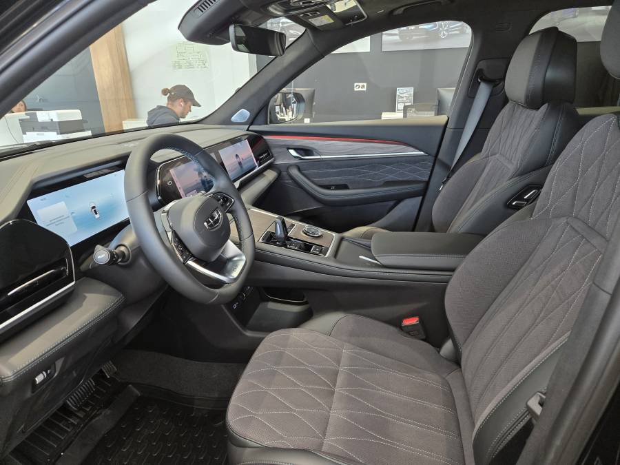 Автомобиль Geely Monjaro 