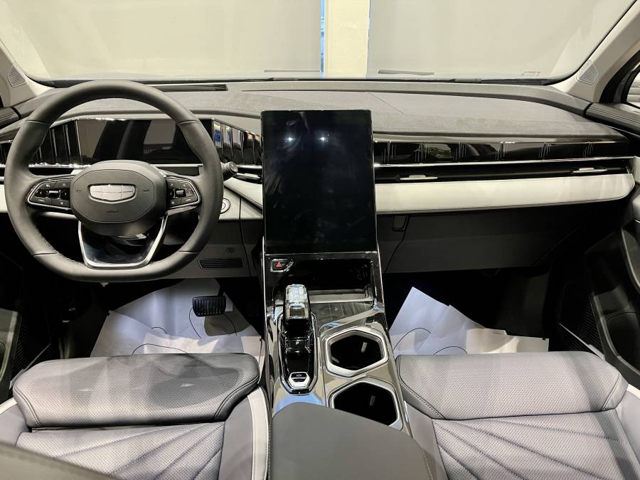 Автомобиль Geely Atlas Автомобиль Geely Atlas